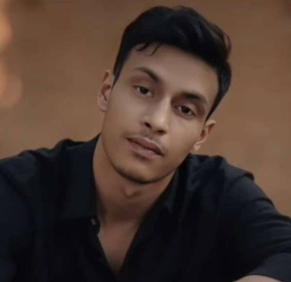 Akash, 26, Cleveland Ohio