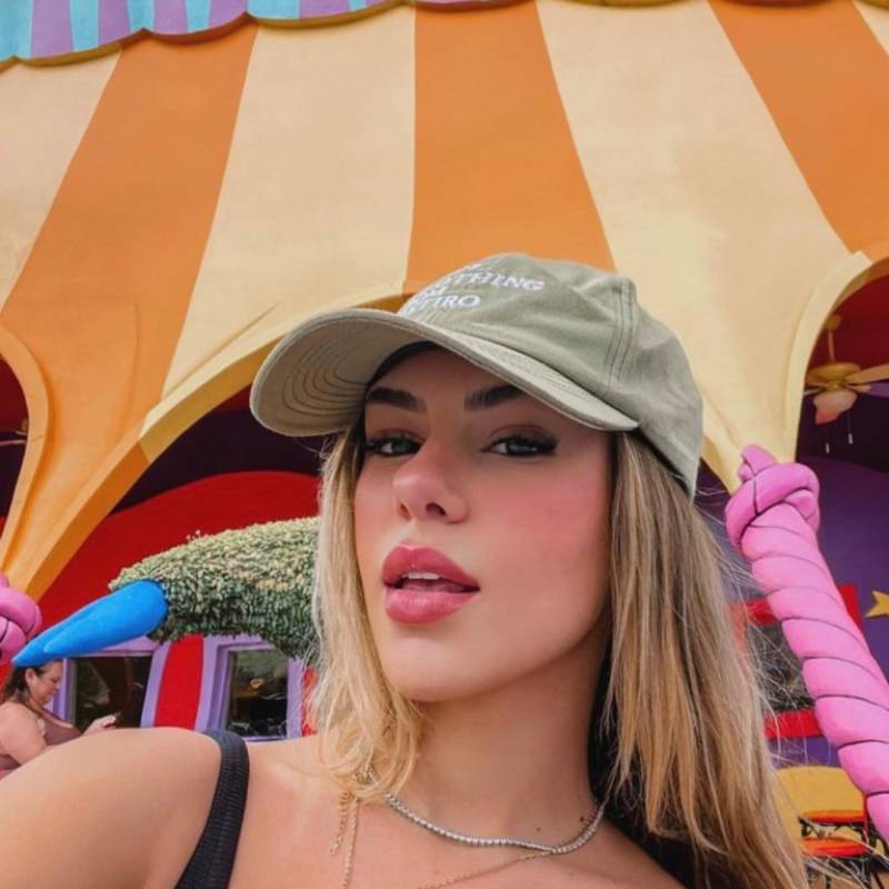 Angelica, 18, lima Per