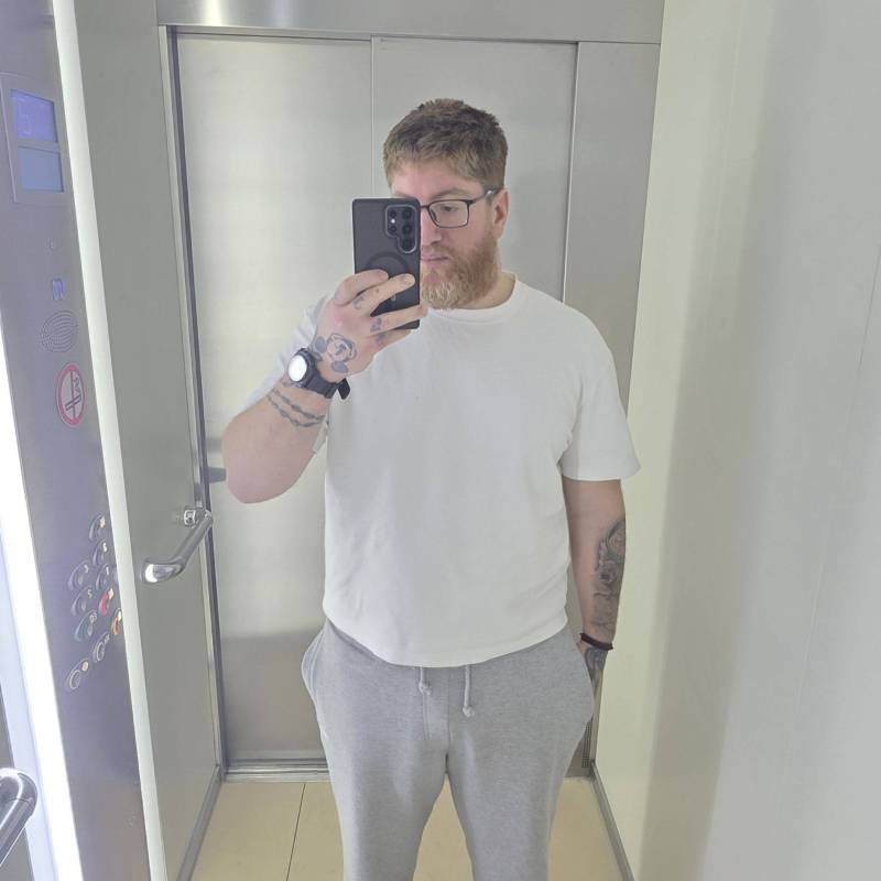 Lazaros, 35, Canada