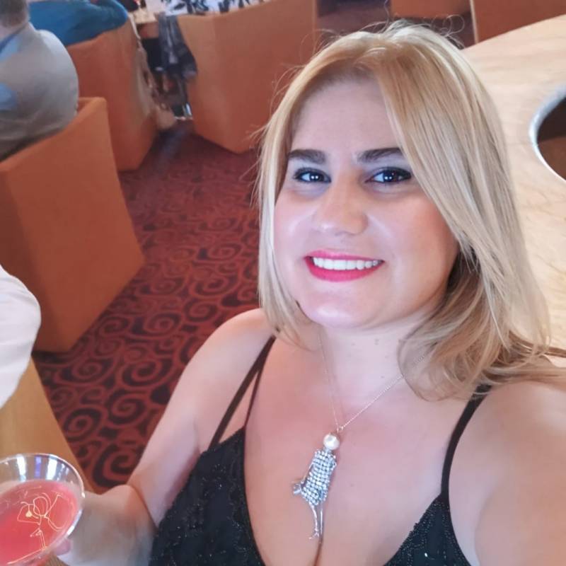 Gloria, 56, Australia