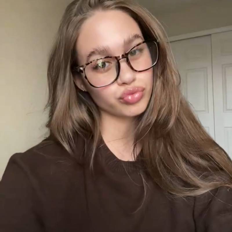 Marie, 30, Belgium