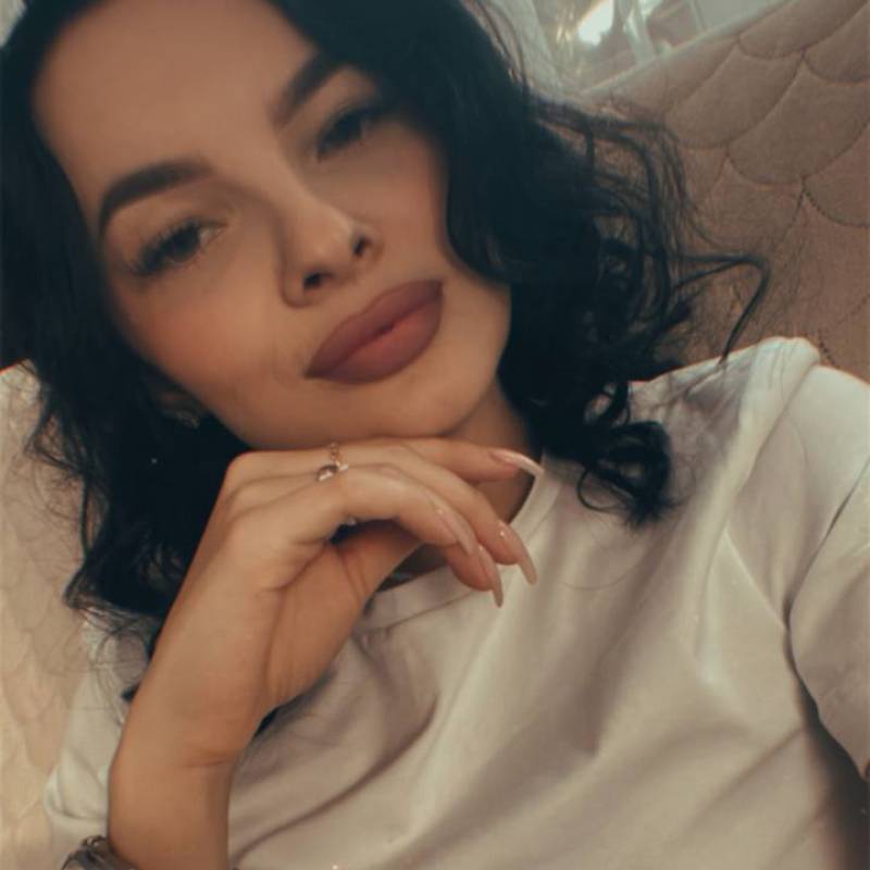 aLina, 37, UK