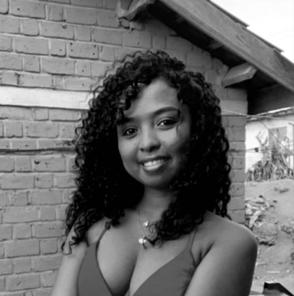 Essia, 32, Cameroon