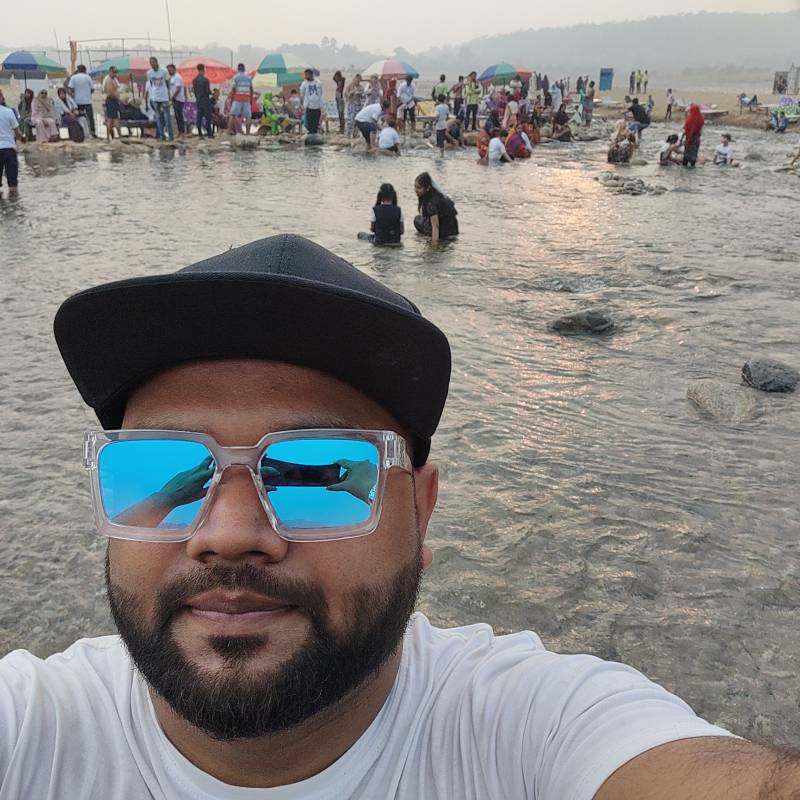 Junayed, 32, Wow