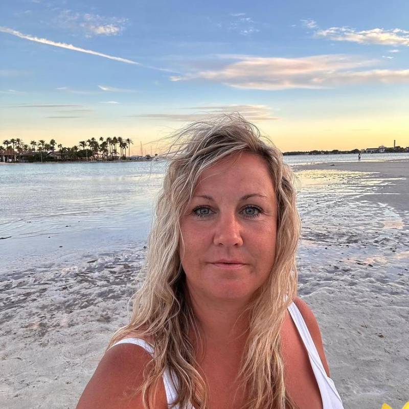 Elizabeth67, 41, Bangladesh Dhaka
