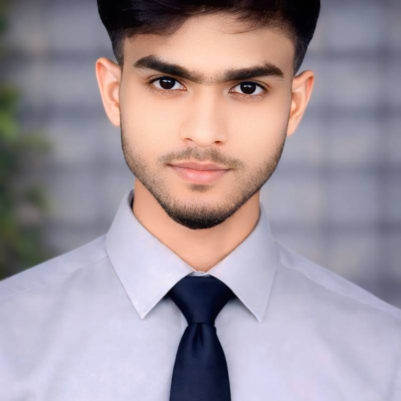 Komol, 20, borguna
