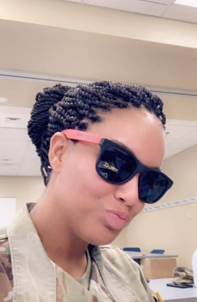 Arisha, 23, garland
