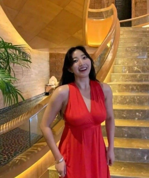 Fang, 30, London UK