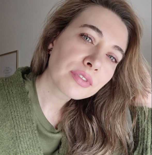Sarah, 43, Uk