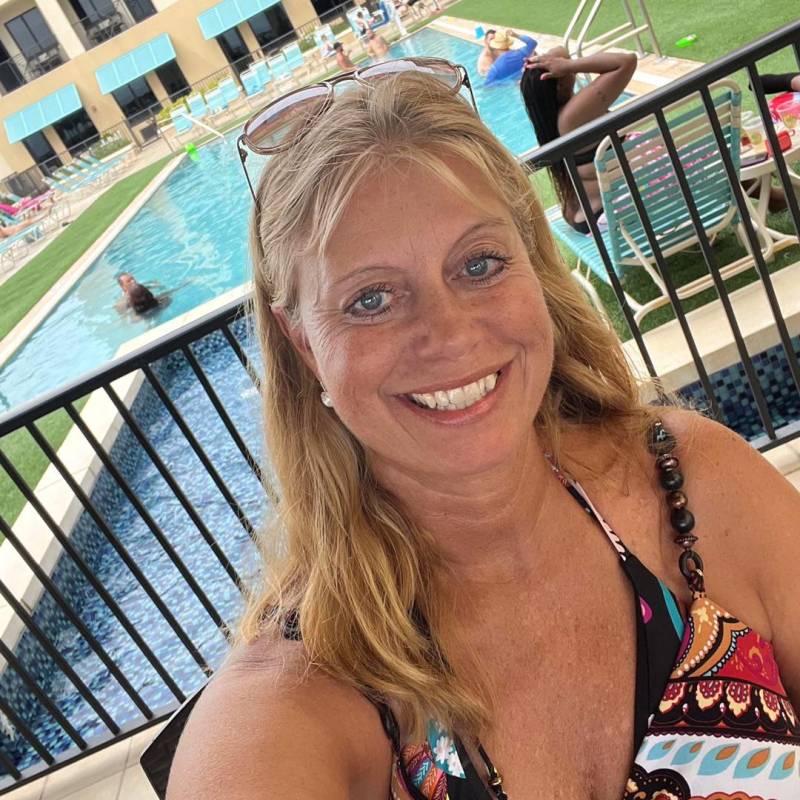 bonnie, 40, taxes