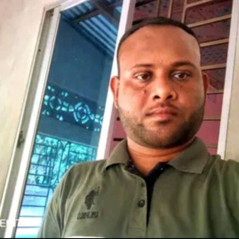 Shejnur, 32, England