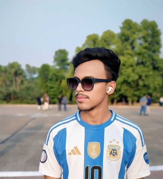 Nayem, 22, UK