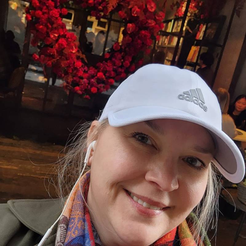 Ariana, 42, Ghana