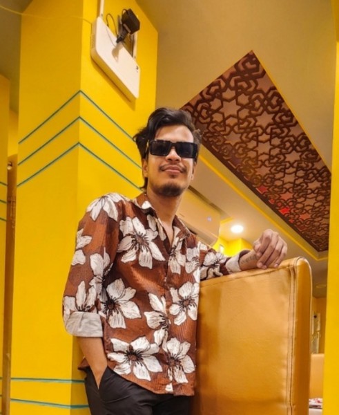 Ariyen Shakib, 26, suez