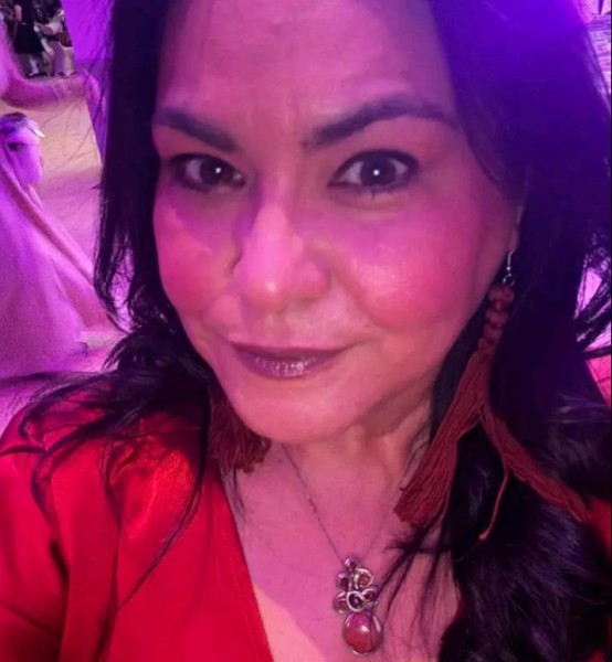 Elina, 53, Netherlands