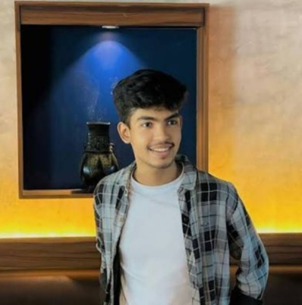 Turjo, 22, Istanbul