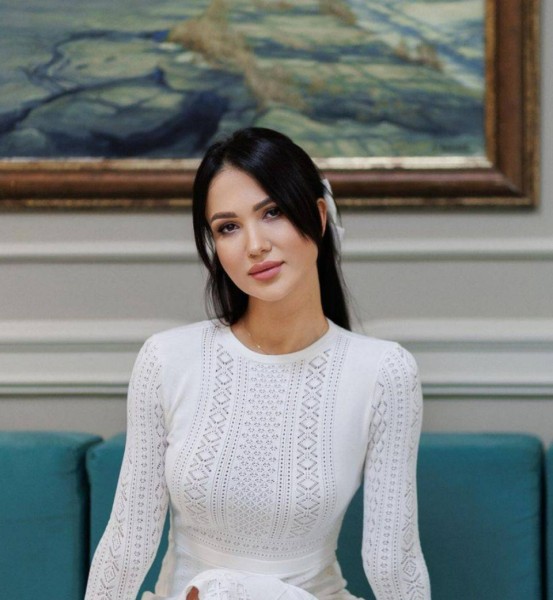 Emma_Mills, 39, U A E