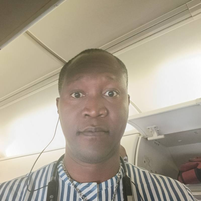 Yannick, 43, garland